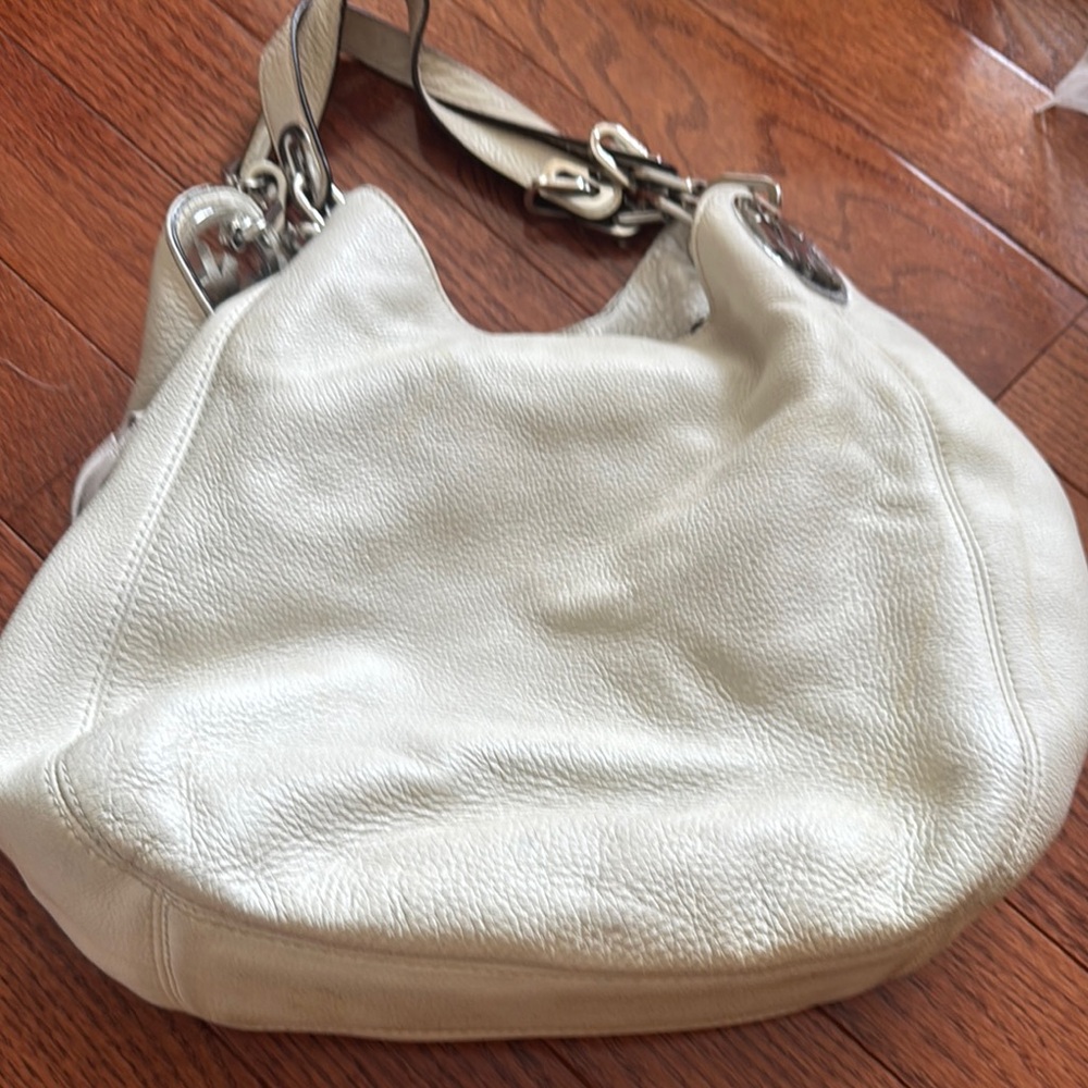 Michael Kors Fulton Elegant White Leather  Bag - Picture 9 of 14